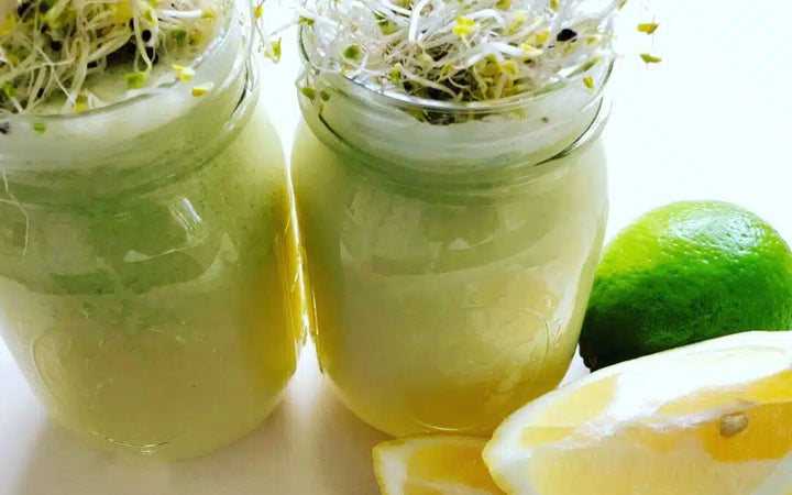 Weißkohl-Brokkolisprossen-Limettensaft