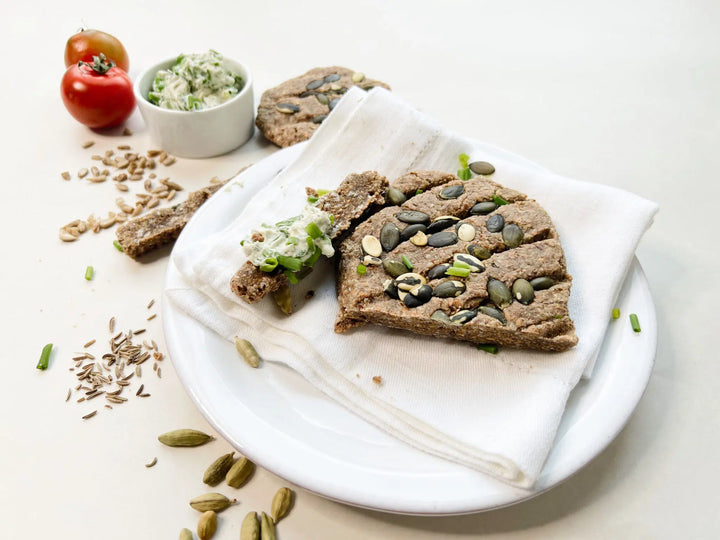 Gekeimtes Rohkost-Saatbrot mit Sonnenblumenkernbutter
